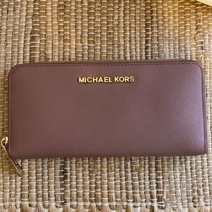 Michael Kors wallet in Mauve